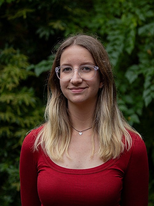 outdoor portrait of stamps scholar emma kammerer