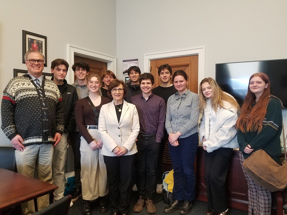 students posing with representative suzanne bonamici