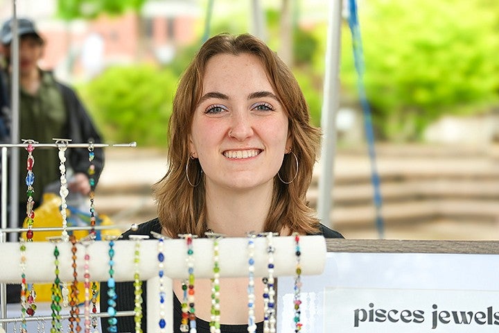 emma harris selling her jewelry on campus