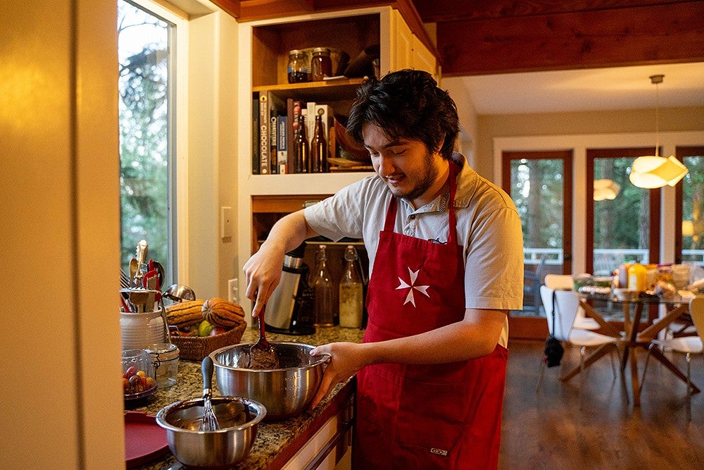 oliver loreto mixing ingredients at his kitchen counter