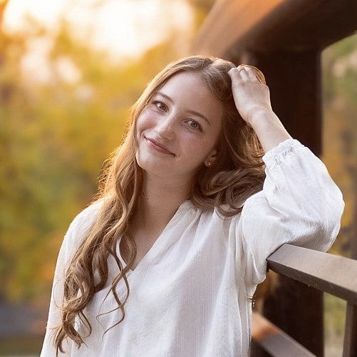 madi wagner portrait