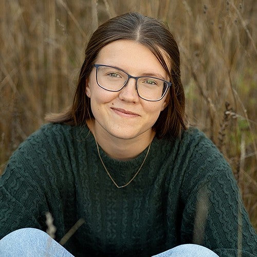 sara hoelter portrait