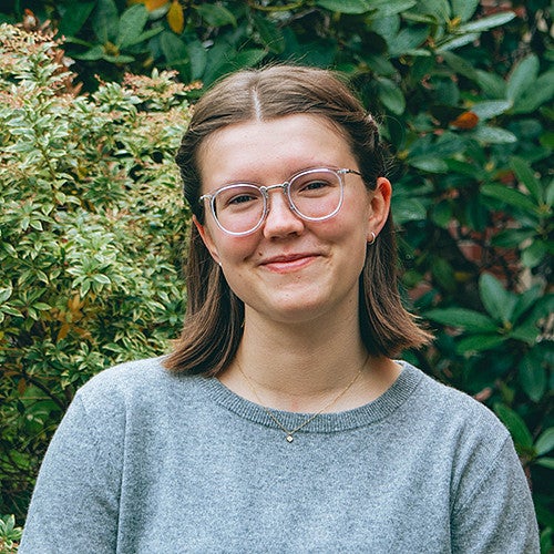 sara hoelter portrait