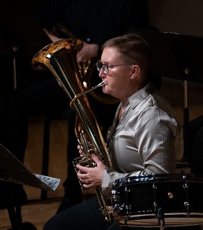 lydia van dreel playing the tuben horn in