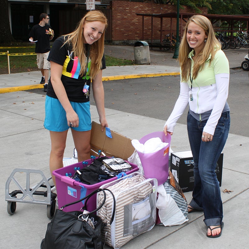 students moving in to residence halls